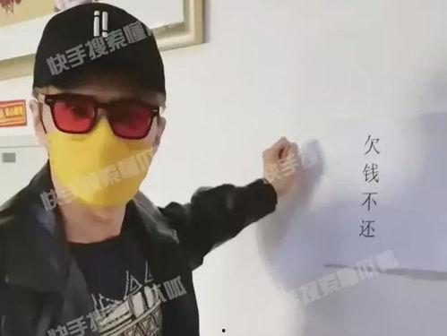 娱乐吃瓜小花和狗仔,小花与狗仔的甜蜜“追逐”记